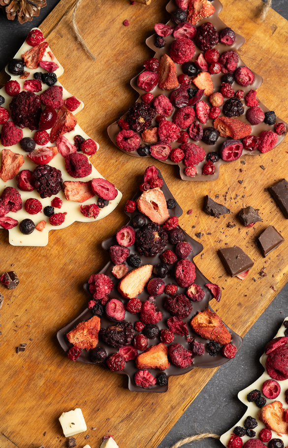 Czekoladowe choinki z mixem owoców liofilizowanych 